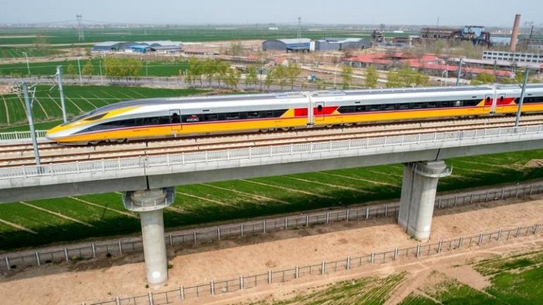 pembangunan kereta cepat